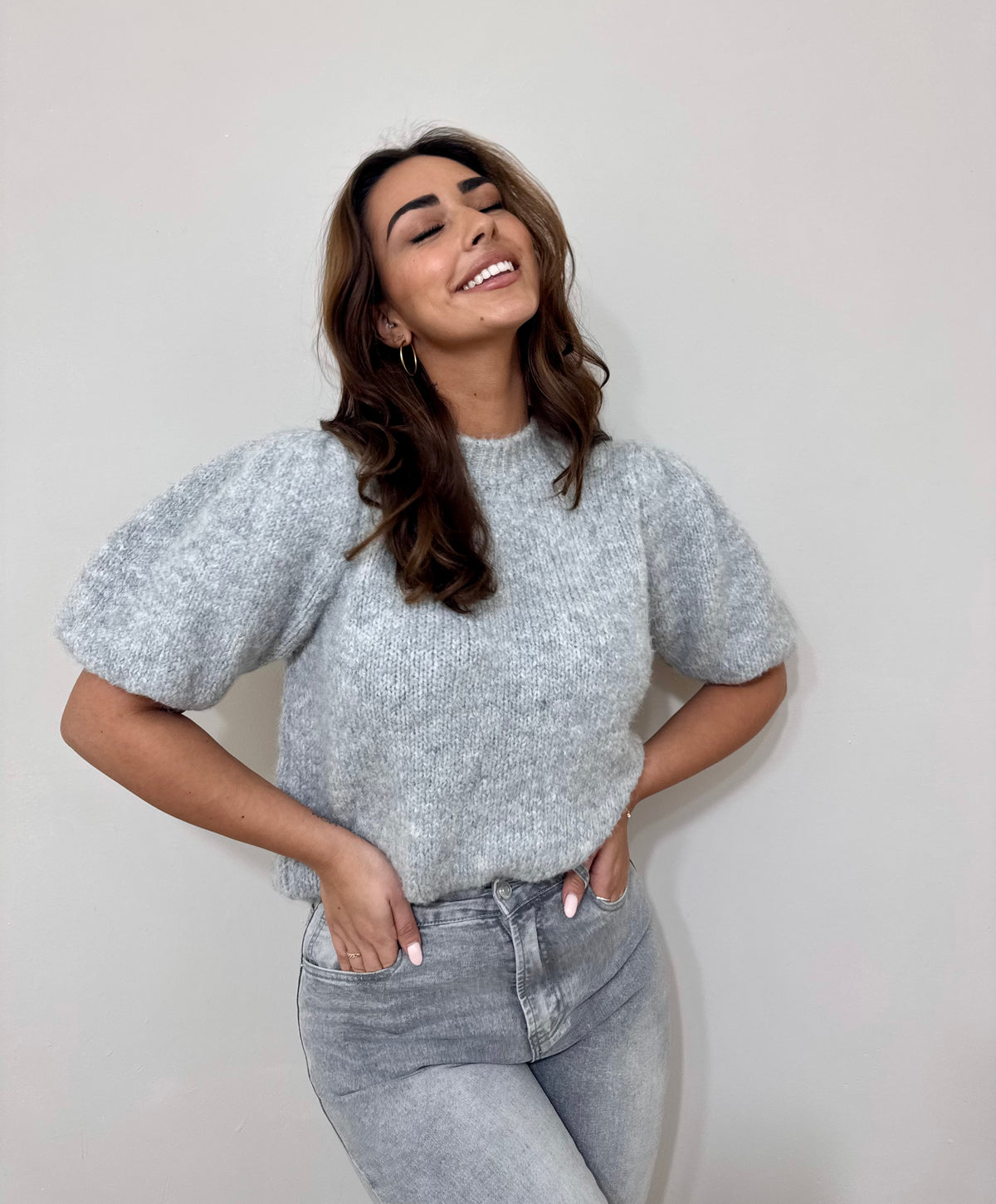 CHIC GRIJS GEBREID SHIRT MET POFMOUW